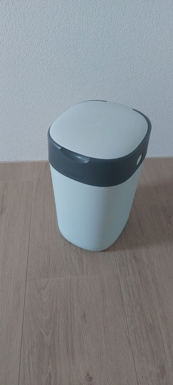 Tommee Tippee Cestini per rifiuti: Tommee Tippee Windeleimer mit 9 Nachfüllkassetten – Usato da Schnottwil venduto da jb_39