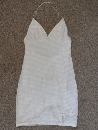 Sommerkleid weiss strukturiert mit Spaghettiträgern