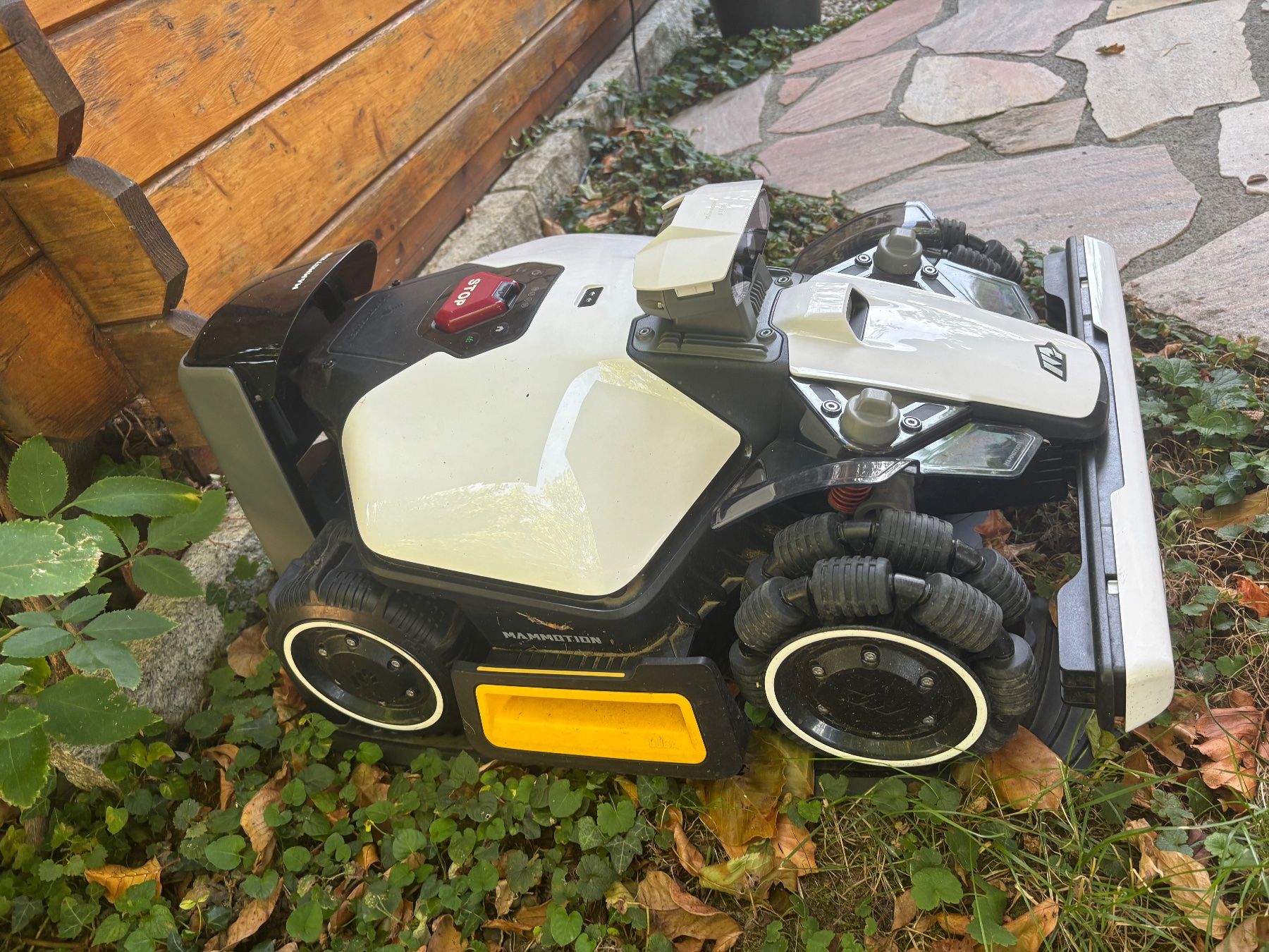 Tagliaerba: Robot tondeuse LUBA MINI 2 - 1000 m2 - 80% élévation – Usato da Luins venduto da saa_wcq2 2