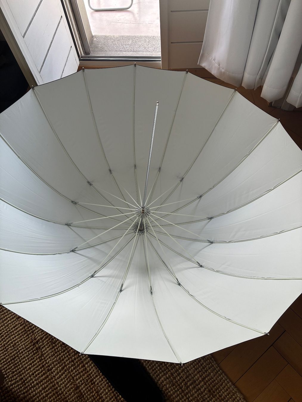 Diffusori di oli essenziali: Profoto Umbrella Deep White L mit Diffusor -1.5 – Usato da Fribourg venduto da waves55 2