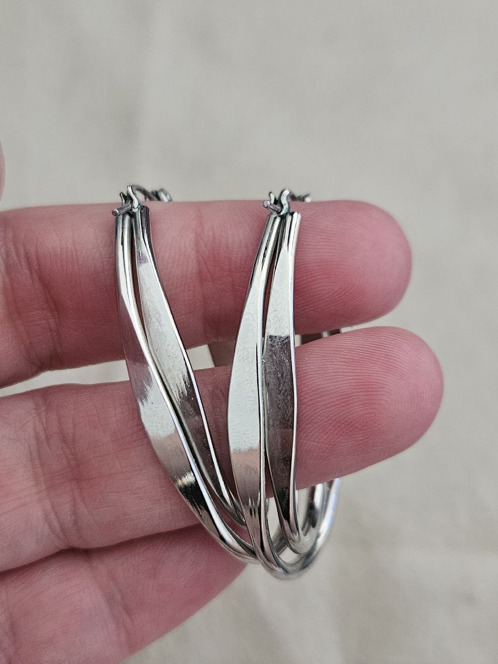 Ohrringe & -stecker: Ohrringe oval silberfarben – Gebraucht aus Bern von Sabulise 2