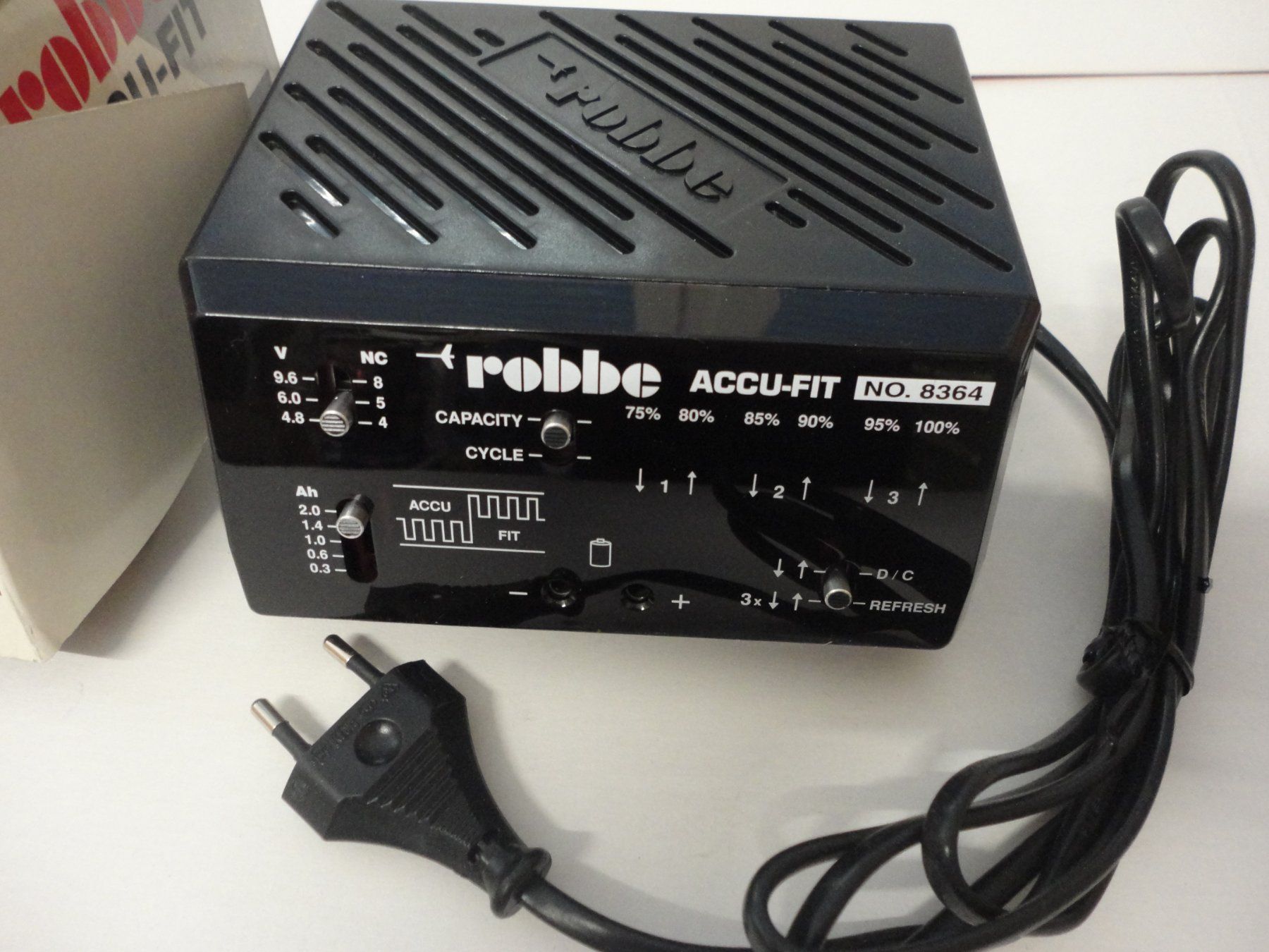 Robbe Accus, Chargeurs & Blocs d'alimentation: Robbe Accu-Fit Ladegerät – Neuf avec emballage d'origine à Horgen par RcModell 1