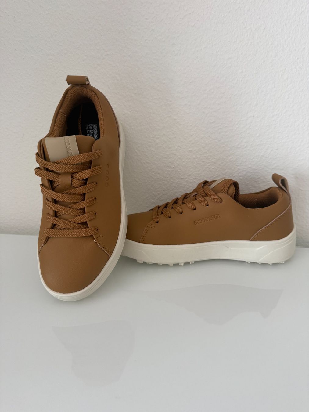 Scarpe da donna: Neue und coole Golfschuhe Gr. 36 – Nuovo (secondo la descrizione) da Hergiswil NW venduto da 66052