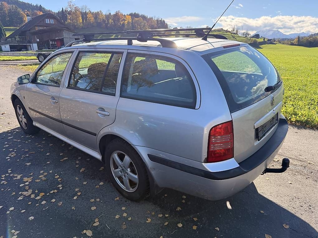 Automobili: Skoda Octavia  Ersatzteile – Usato da Udligenswil venduto da Sch2s 5