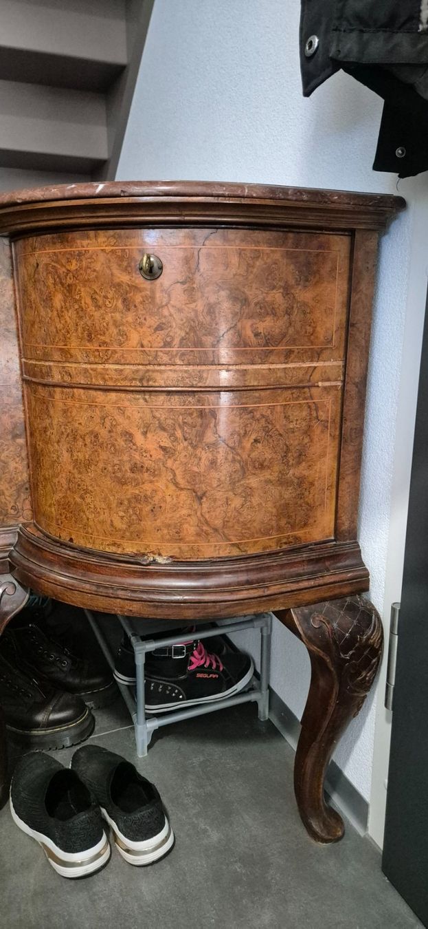 Cassettiere: Kommode mit Marmorplatte Nussbaumfurnier mit Schubladen – Difettoso da Dompierre FR venduto da Kompaniechef 5