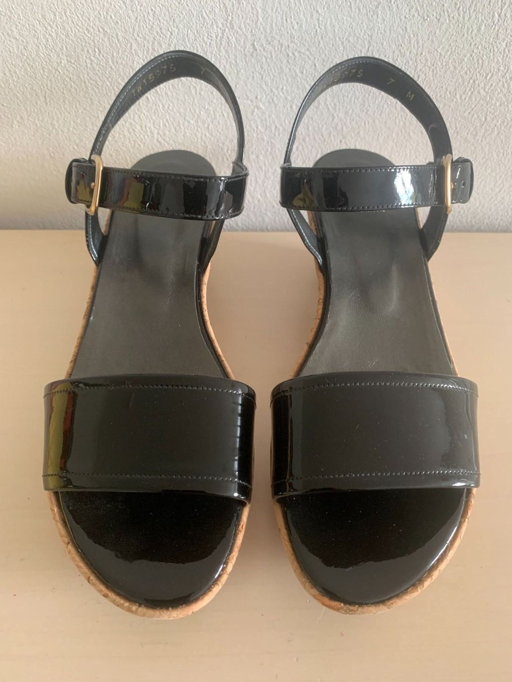 Stuart Weitzman Scarpe da donna: STUART WEITZMAN: Schwarze Lackleder Sandale, Plateau 37,5 – Usato da Luzern venduto da designluzern 1