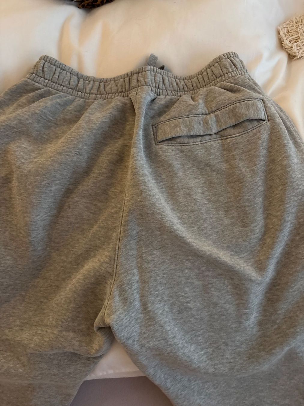 Nike Pantalons: Graue Nike Trainerhosen – D'occasion à Rheinfelden par deborahbtl 3
