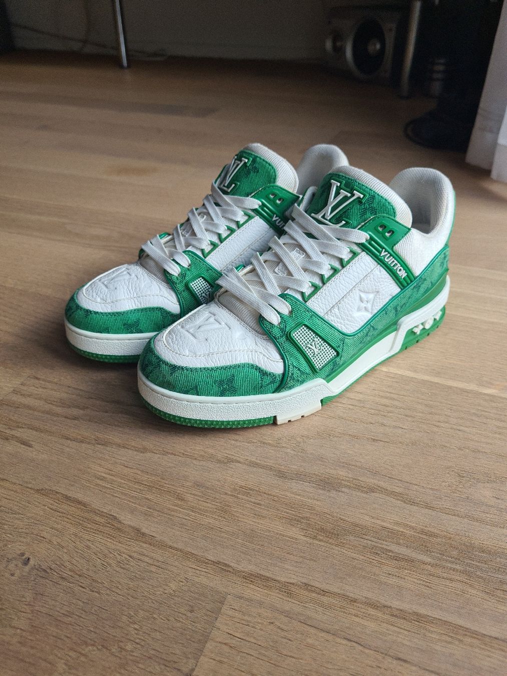Louis Vuitton Herrenschuhe: LV Trainer green denim 40 – Gebraucht aus Penthaz von flo_6cvf 7