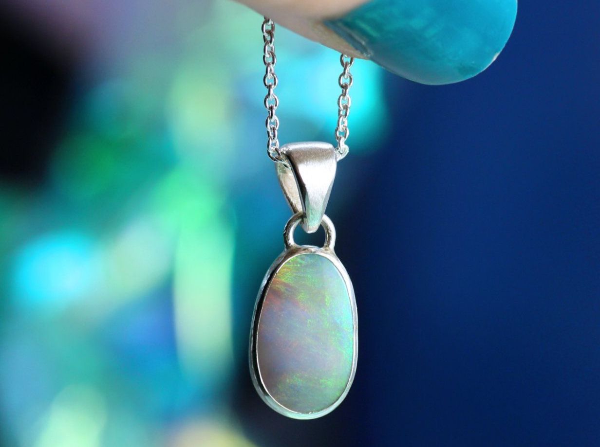 Ciondoli: ARCUS Opalanhänger aus Silber 925 mit wunderschönem Opal – Nuovo e nell'imballaggio originale da Bern venduto da OSONO.Design 5