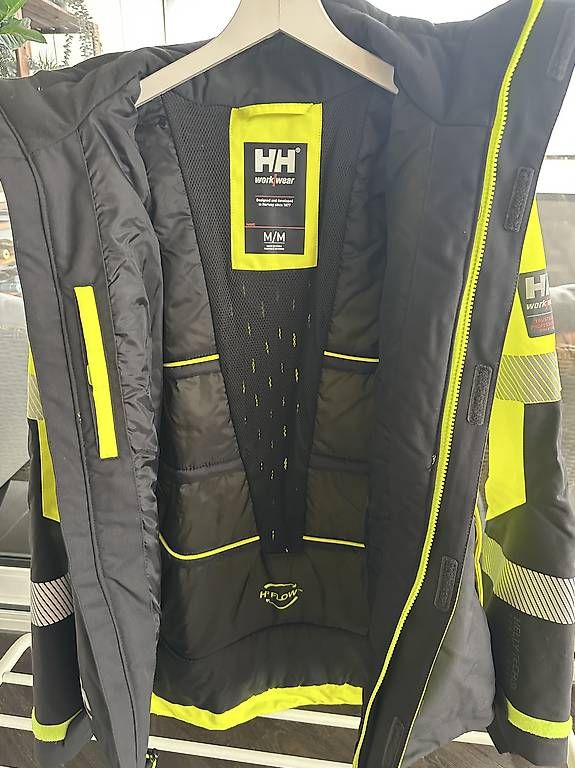 Giacche: Neu: Helly Hansen Warnschutz Winterjacke Gr. M – Usato da Oberhasli venduto da alexandrawuerzburger 2