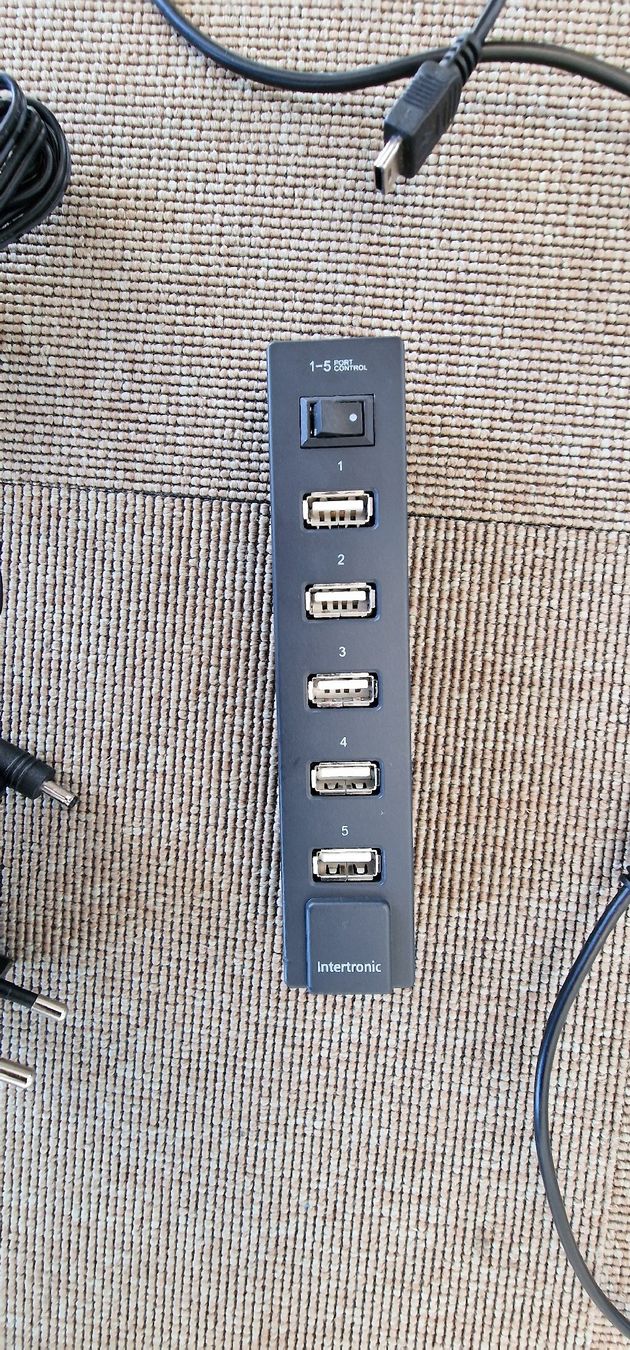 Hubs & Switches: intertronic 7 port usb hub – Gebraucht aus Gerlafingen von dulifuli 1