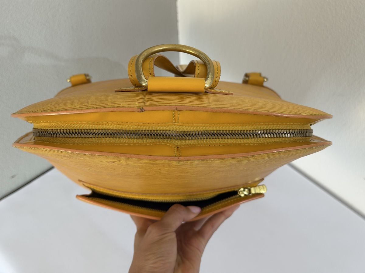 Louis Vuitton Zaini: Louis Vuitton Gobelins Epi Rucksack Gelb – Usato da Pfäffikon SZ venduto da LaPoche1 5