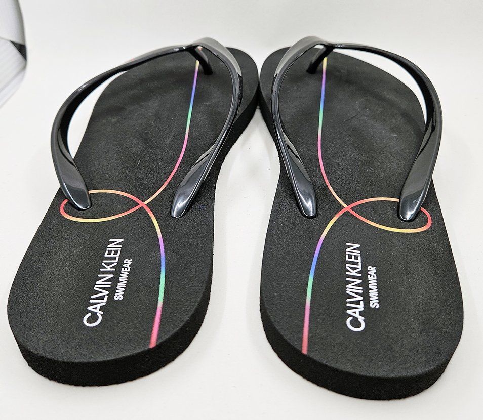 Calvin Klein Scarpe da donna: Flip-Flop Calvin Klein (Grösse 39) – Nuovo (secondo la descrizione) da Zürich venduto da Numark 1