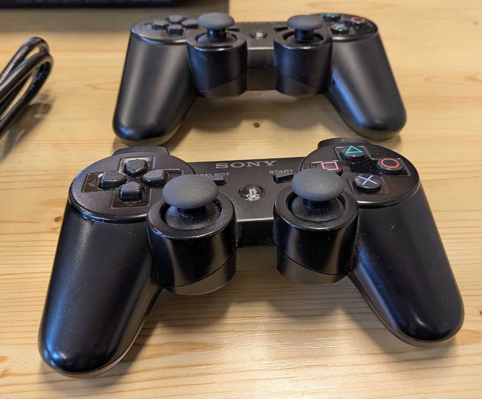 Sony Console: PlayStation 3 Super Slim mit 2 Controller – Usato da Chevenez venduto da cla_7zq5 3