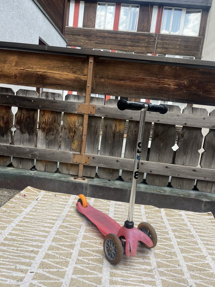 Micro Kickboard: Micro Scooter Roller  – Gebraucht aus Zermatt von B.15.v02