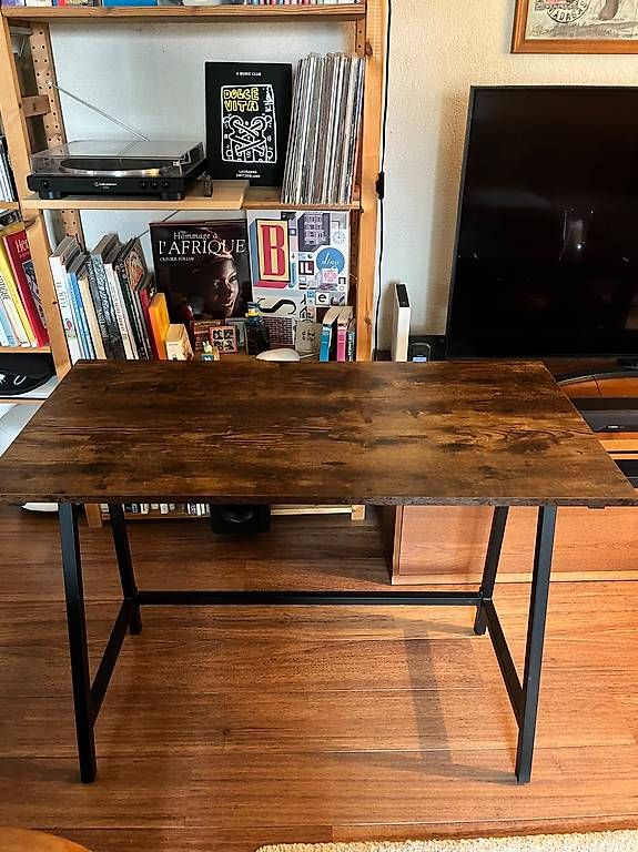 Tavoli: Bureau / Table de travail – Usato da Mont-la-Ville venduto da etoile33