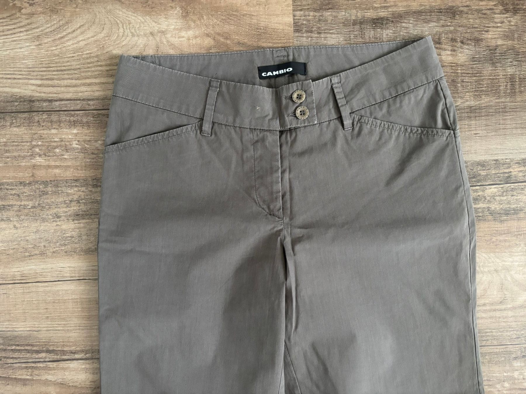 Cambio Hosen: Cambio Sommer Hose Kelsey graubraun - Grösse 34 – Gebraucht aus Kleinandelfingen von Baba23 1