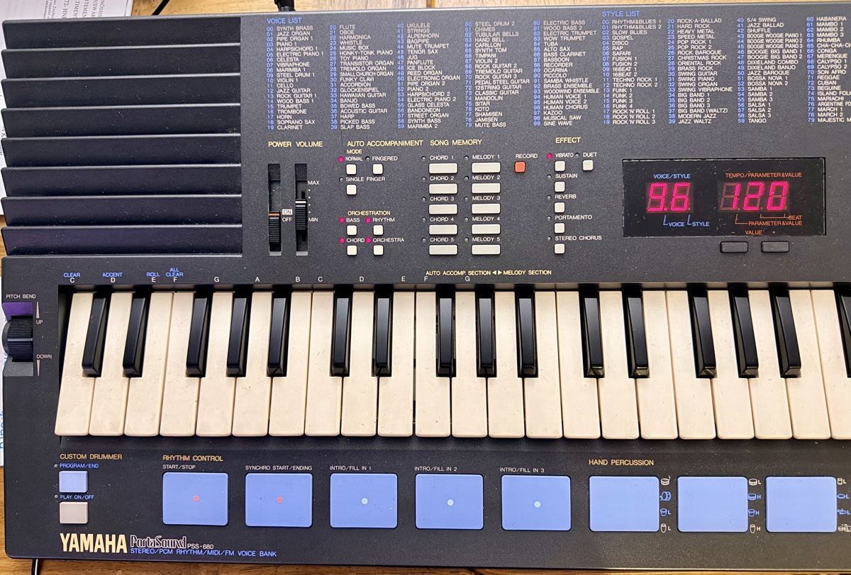 Yamaha Musikinstrumente: Yamaha PortaSound PSS-680 – Gebraucht aus Basel von Lithoklast 1
