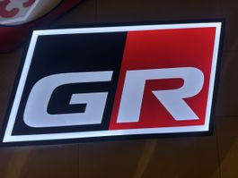 Enseigne lumineuse Toyota GR Gazoo