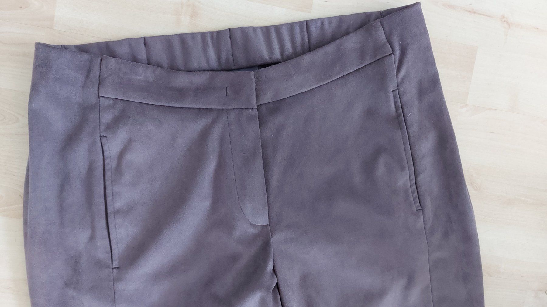 Pantaloni: Kathrin Ebel Hose, Grösse 38 Samt – Usato da Nebikon venduto da Draga25 1
