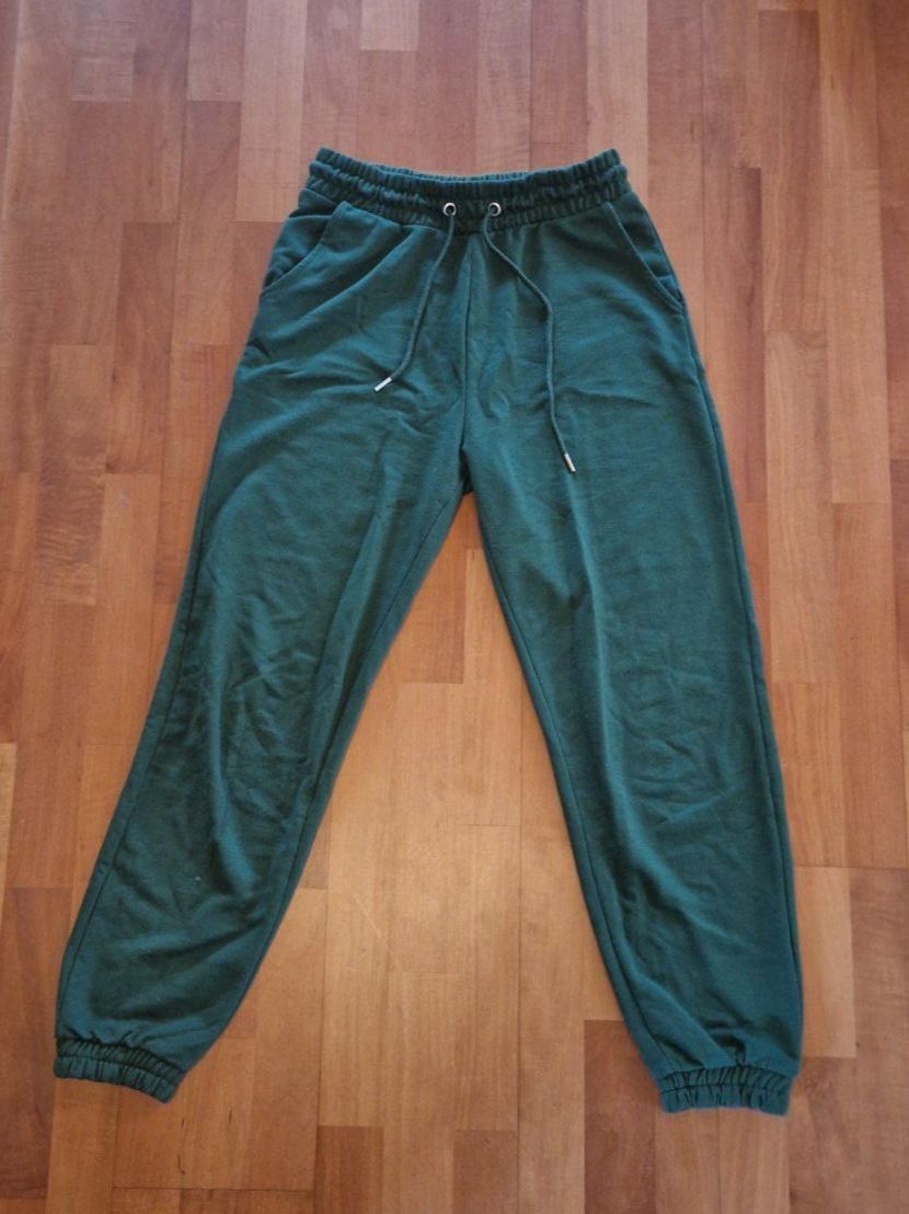 Lotti di vestiti: 3er Set Jogginghosen, verschiedene Farben, Gr. S – Usato da Effretikon venduto da Freedom2025 1