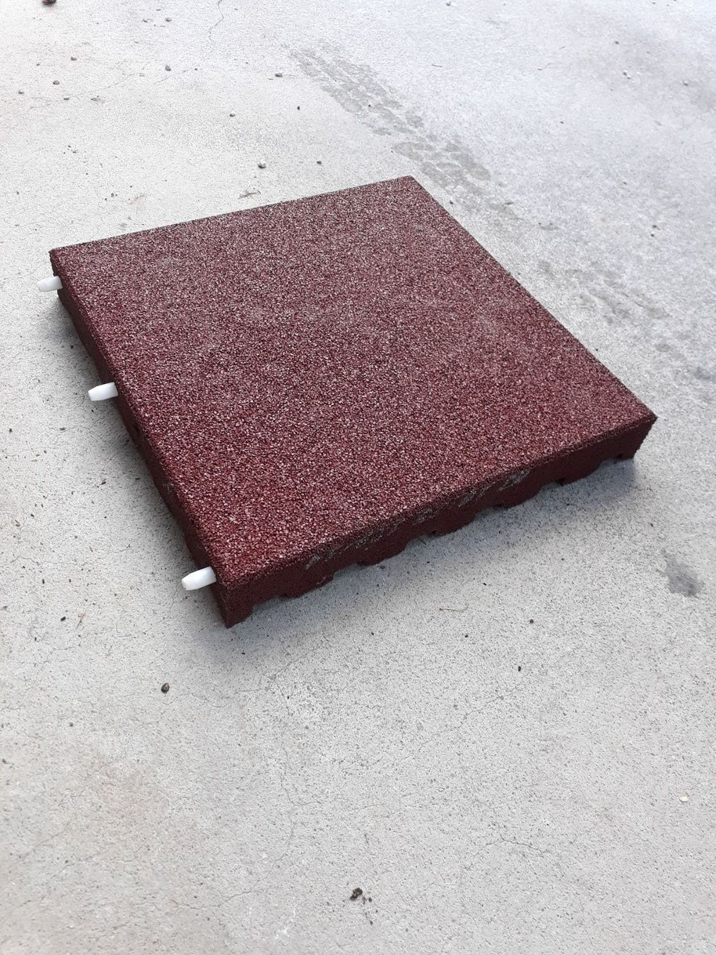 Bodenbeläge: Fallschutzplatten 50x50x7 cm, 10 mq – Neu (gemäss Beschreibung) aus Zeiningen von Locke1
