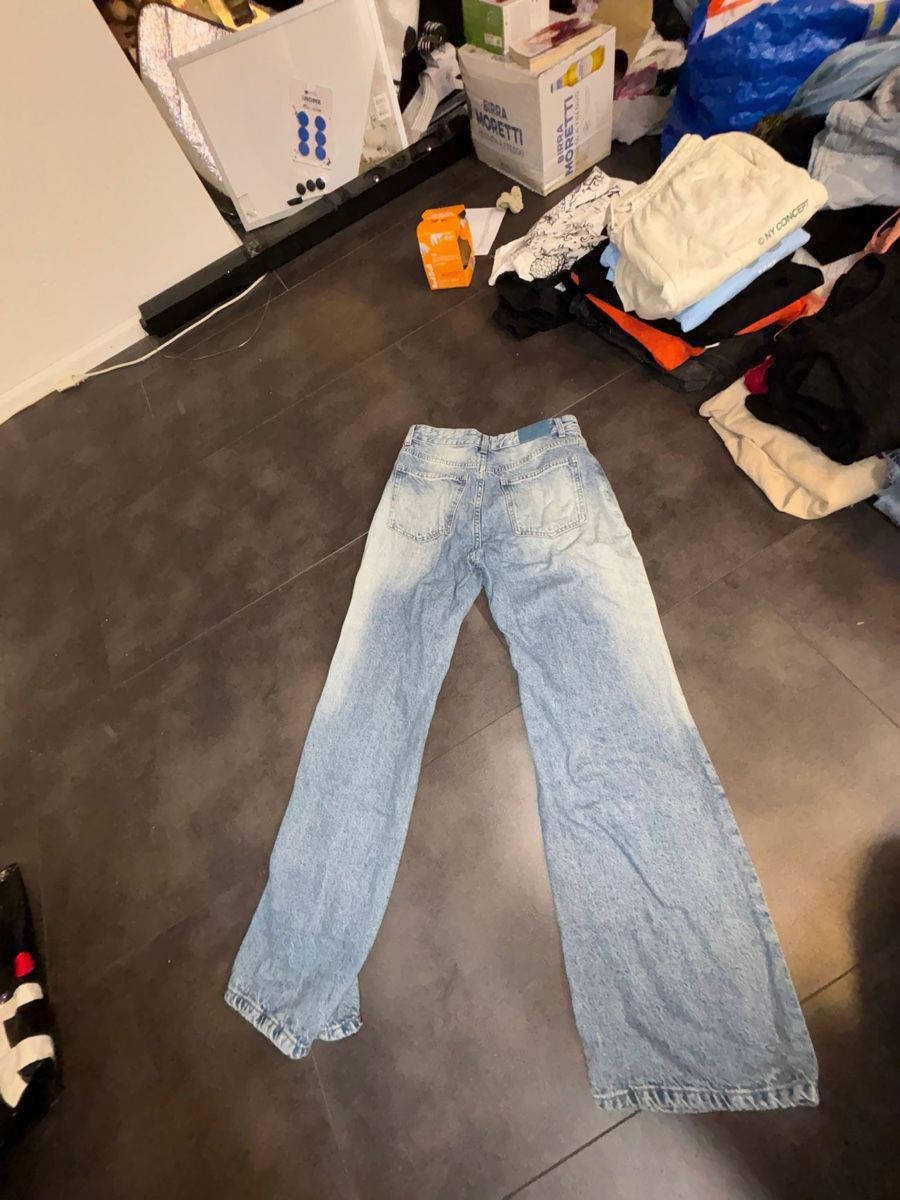 Bershka Jeans: 4 Jeans Hosen von Bershka und Pull&Bear – Usato da Therwil venduto da vin_fx2q 8