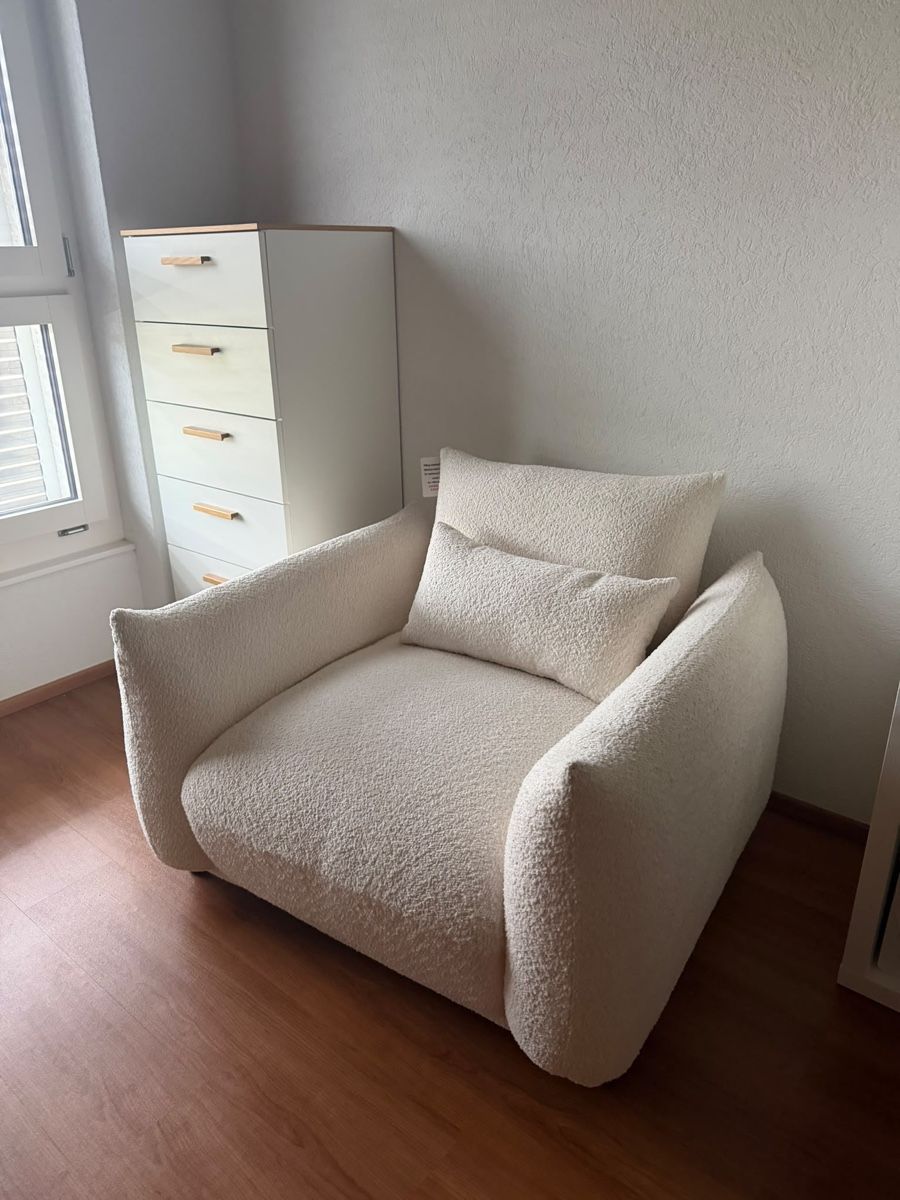 Beliani Fauteuils: Sessel JAMSA Bouclé Cremeweiss – Neuf avec emballage d'origine à Würenlos par vivien_kaufmann