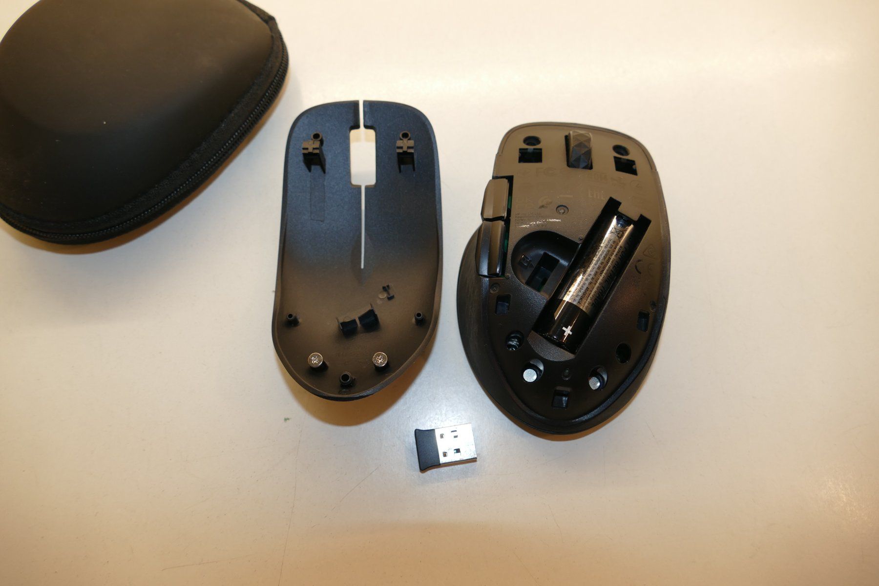 Hewlett Packard Mouse: Wireless Mouse Hp 435 – Nuovo (secondo la descrizione) da Niederhasli venduto da Flash32 3