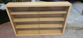 Hängevitrine aus Holz