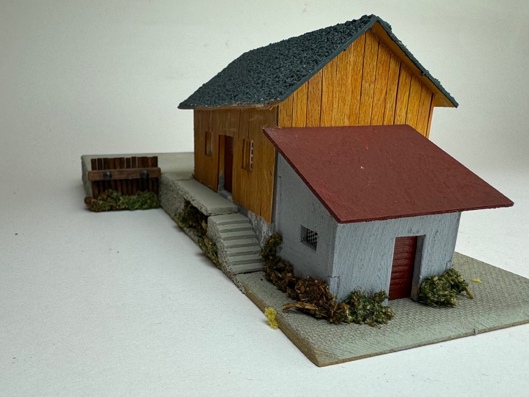 Modelleisenbahnen: Faller Güterschuppen mit  Rampe Nr. 158 Fertigmodell – Gebraucht aus Elm von Wikmtz 2
