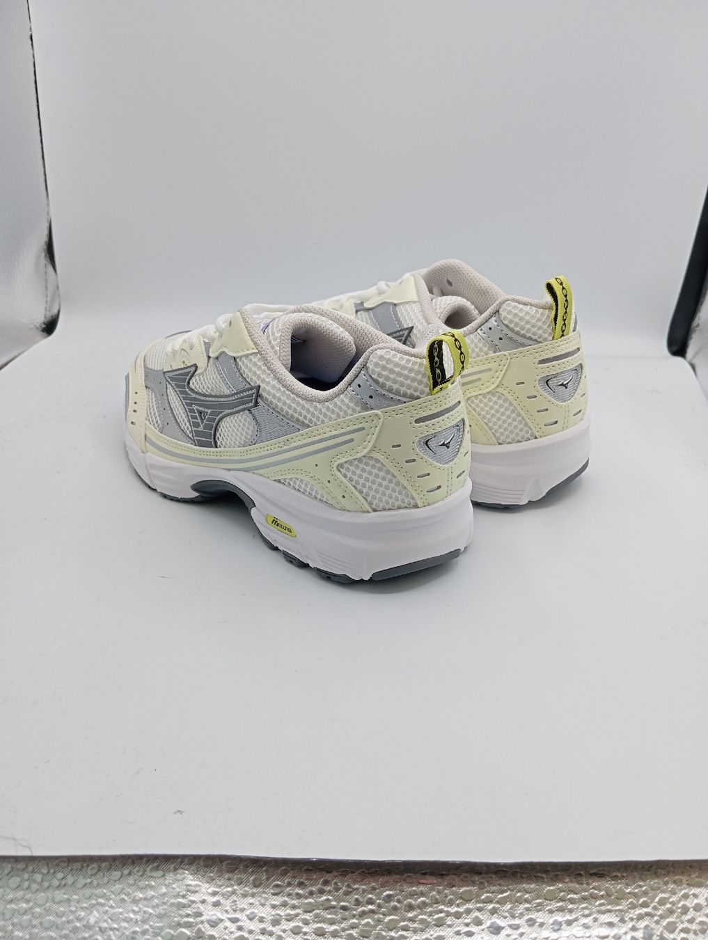 Mizuno Chaussures hommes: Mizuno MXR (EU39) – Neuf avec emballage d'origine à Schaffhausen par outlez 5