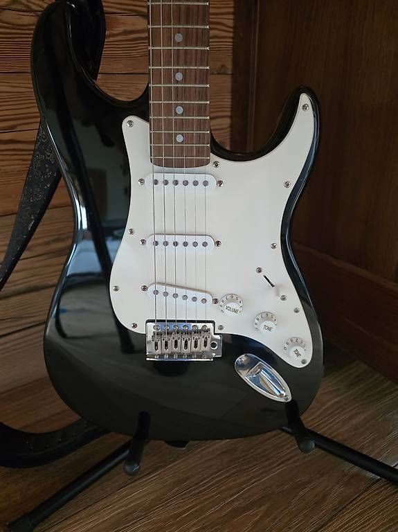 Strumenti musicali: Guitare électrique – Usato da La Croix-de-Rozon venduto da christian160459