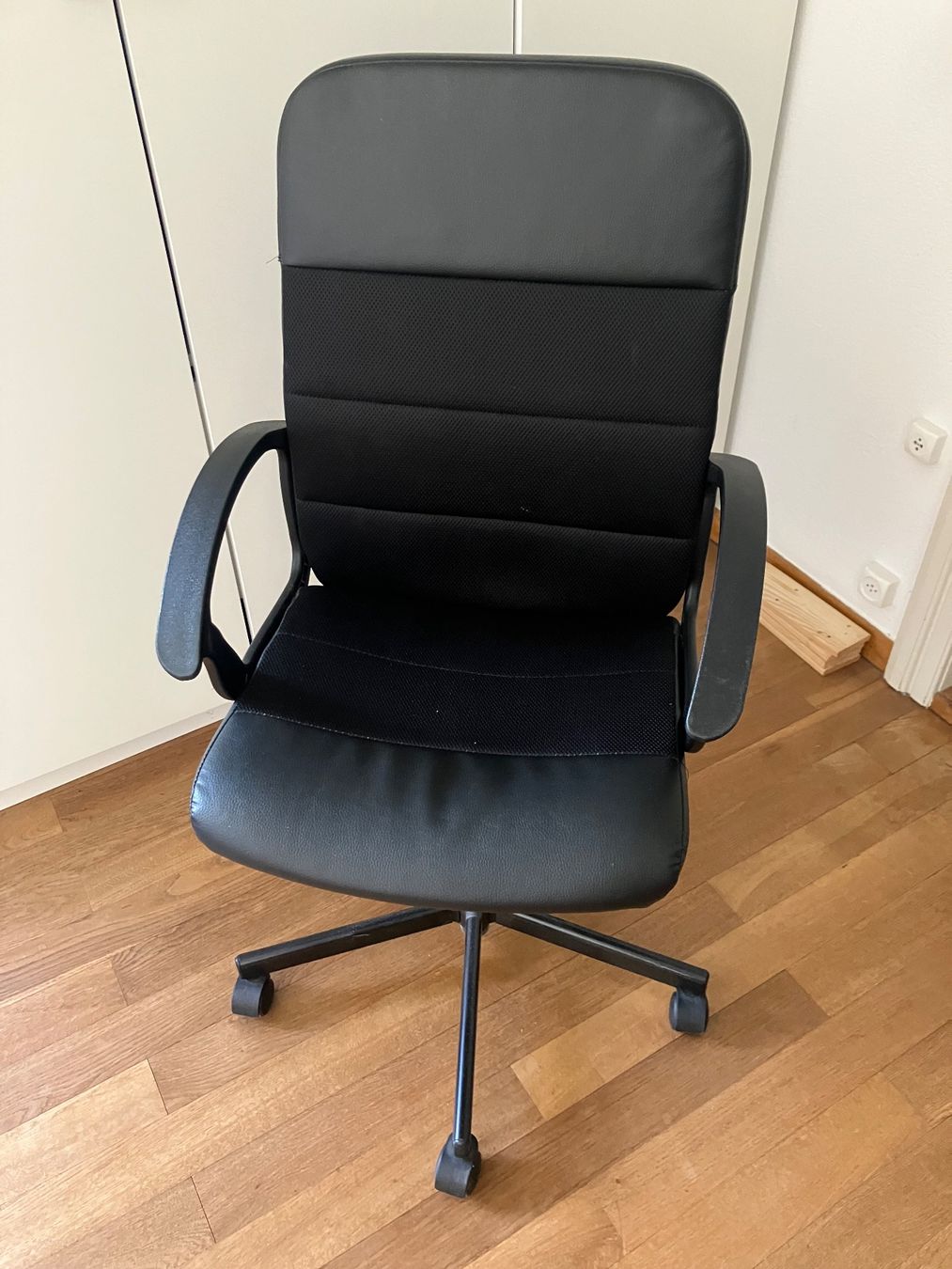 Sedie: Bürostuhl, schwarz – Usato da Winterthur venduto da lis_gq2n 1