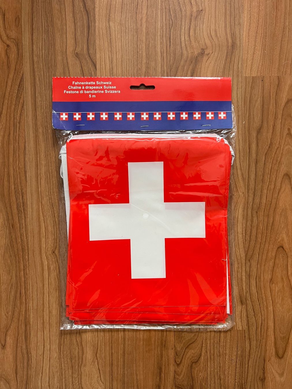 Tutte le decorazioni: Fahnenkette schweizer Flaggen 5 Meter – Nuovo e nell'imballaggio originale da Samedan venduto da TintiFinti