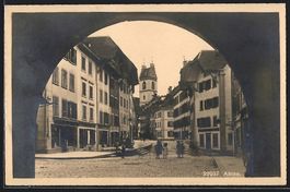Aarau, Blick durch Torbogen auf Strasse 