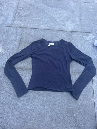 Dunkles Langarmshirt von H&M Divided Size XS 