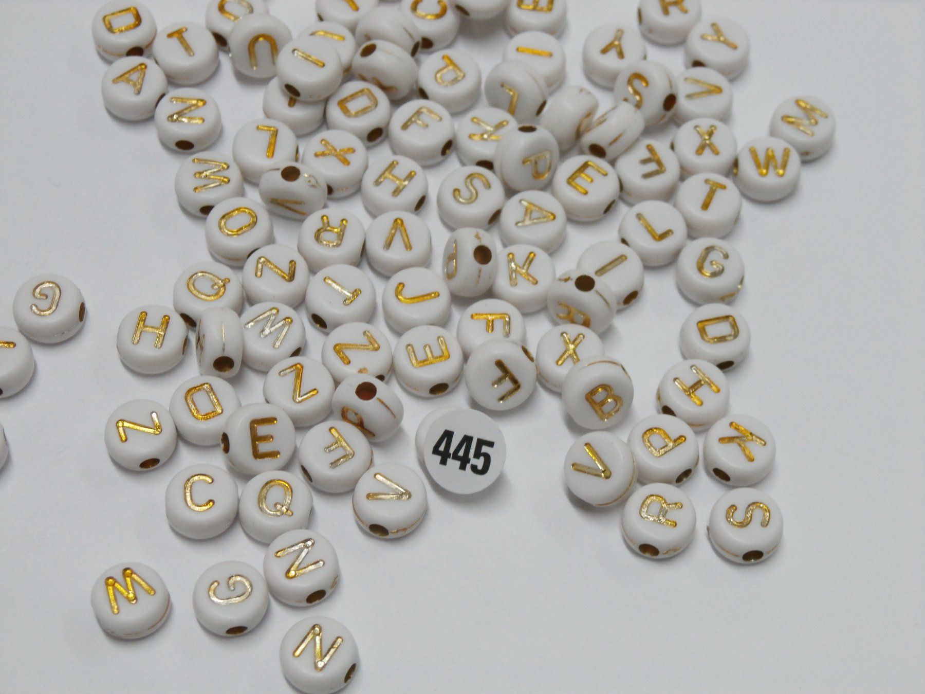 Perle (finte): 400 Acryl Perlen Buchstaben (445) – Nuovo e nell'imballaggio originale da Blatten b. Naters venduto da Hobschelti 1