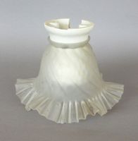 Orig. Jugendstil Deckenlampe mit Porzellansockel - 11.2cm