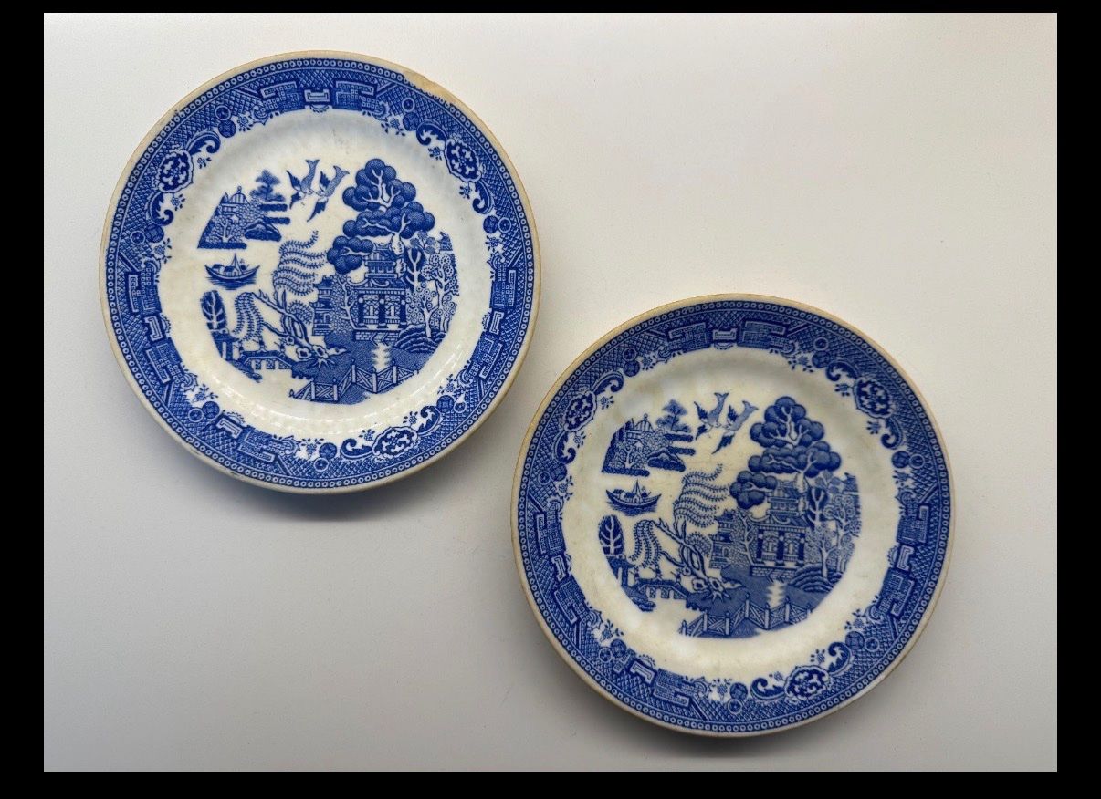 Teller: 2 alte Dunn Bennett & Co Ltd Teller "Blue Willow" – Gebraucht aus Basel von Rouge.