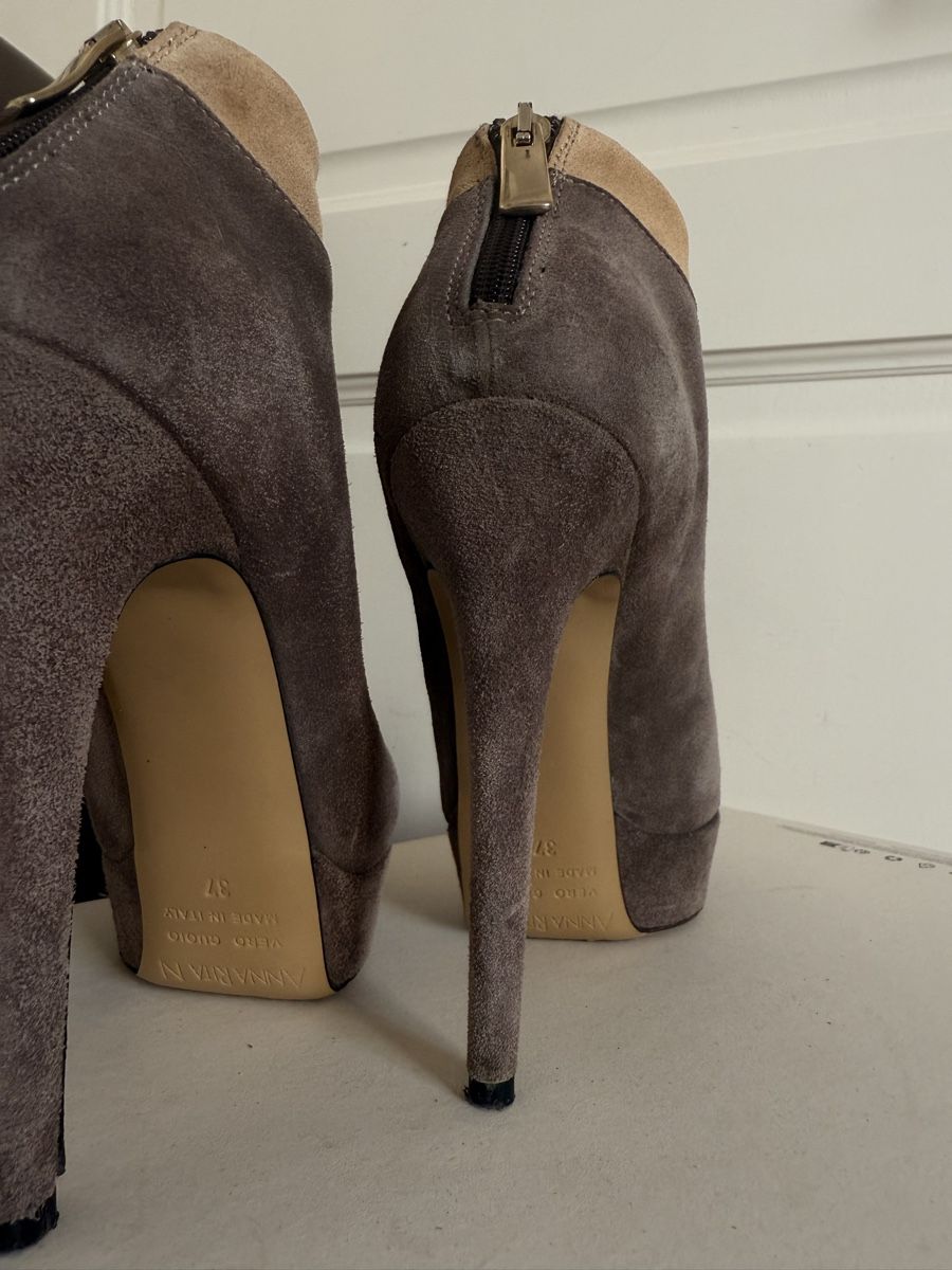 Scarpe da donna: Suede Leather Stiletto Ankle Boots – Usato da Corsier-sur-Vevey venduto da Kristina.Nova 3