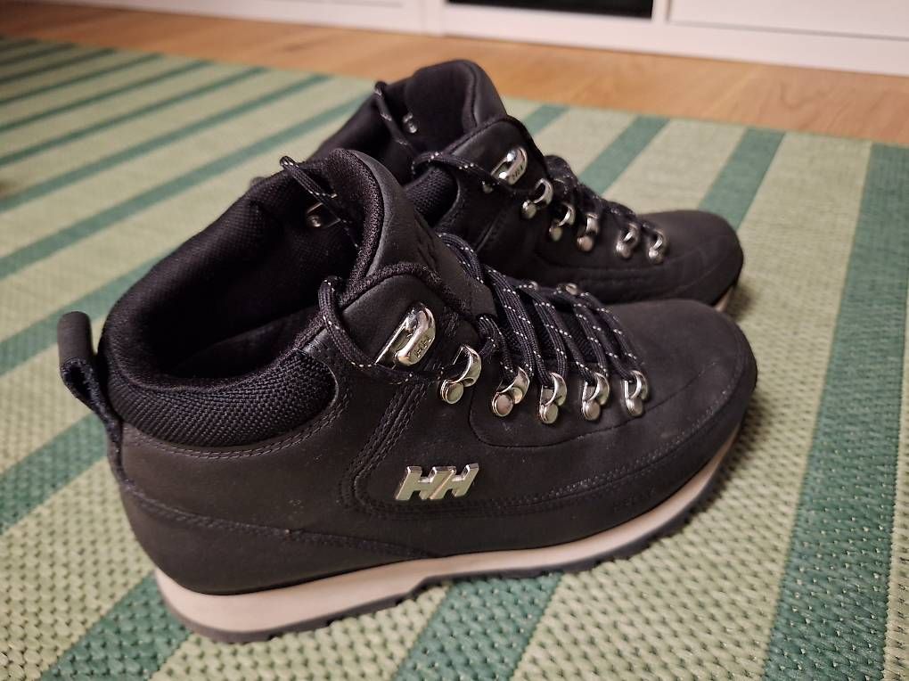 Chaussures femmes: Helly Hansen Winterstiefel Damen Gr. 38 – D'occasion à Naters par Pluto2025