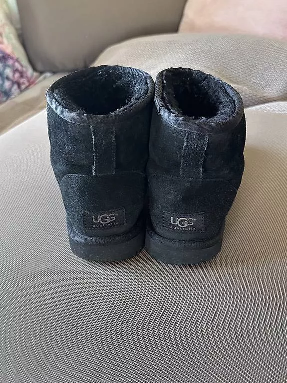 Scarpe da uomo: UGG Boots Mini Gr. 39 – Usato da Stäfa venduto da DearDarling 2