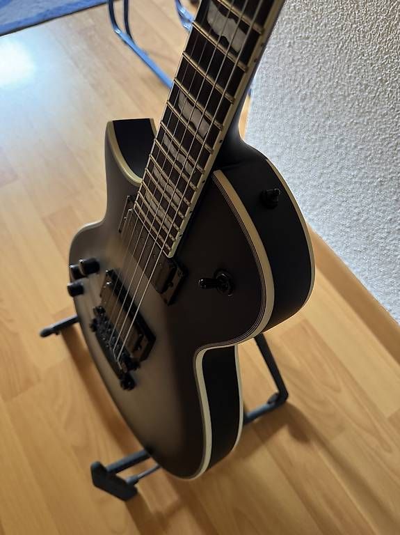 Strumenti musicali: Linkshänder Gitarre  – Usato da Würenlingen venduto da DerRabe