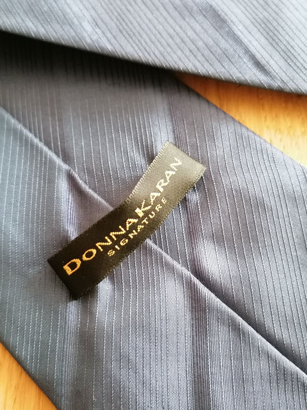 Cravatte: Donna Karan 100% Seide Krawatte - Nr. 43 – Usato da Basel venduto da vintagecollector 2
