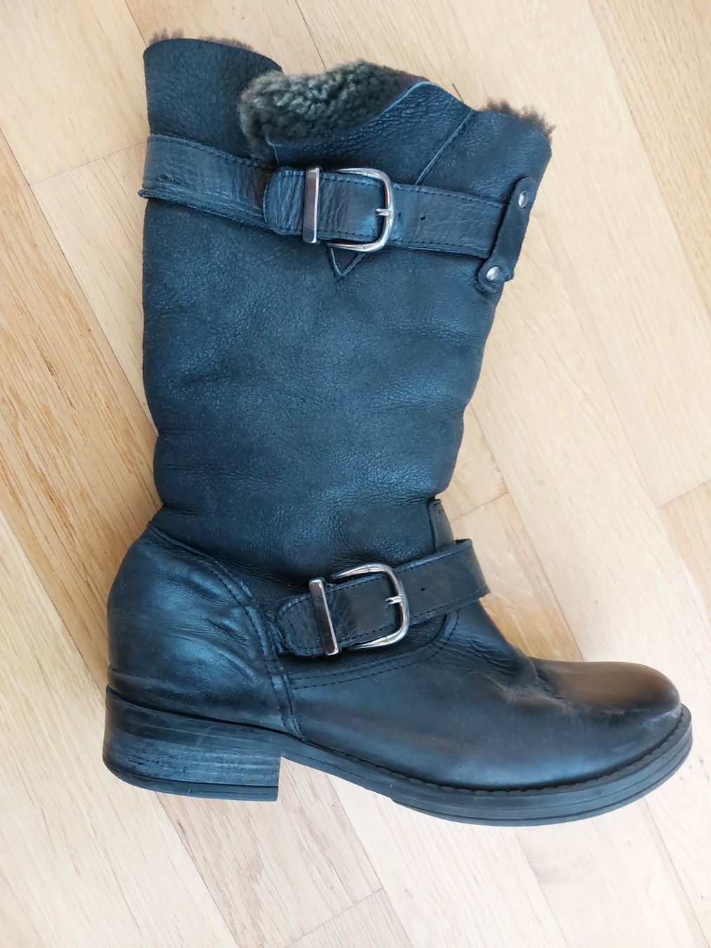 Scarpe da donna: Jolies bottes fourrées en cuir Taille 37 hyper confortables – Usato da Ostermundigen venduto da jul_7t8v 3