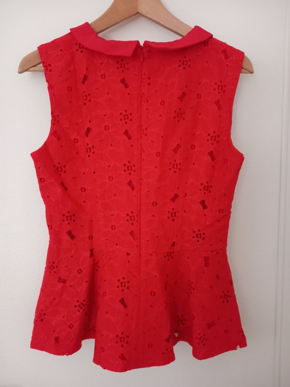 Mint & Berry Top: Top péplum rouge Mint & Berry – Nuovo (secondo la descrizione) da Lausanne venduto da jess090 2