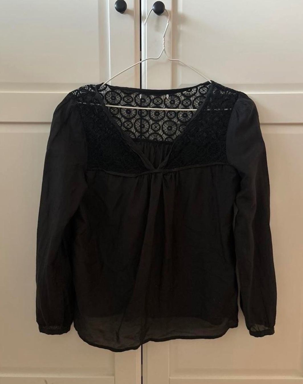 Camicette: Hübsche schwarze Bluse – Usato da Basel venduto da ame_xyr8 1