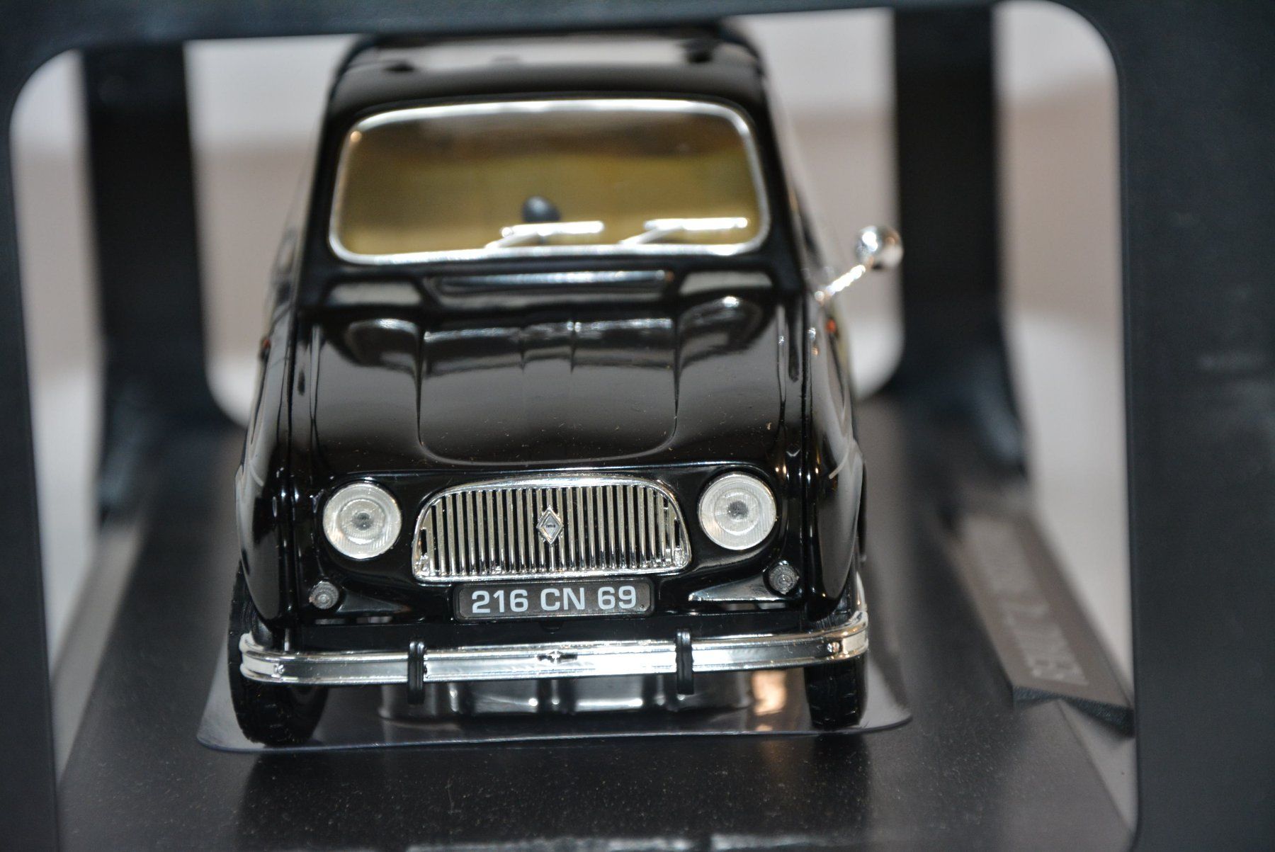Renault Modellini d'auto: Renault 4L Parisienne 1963 , Norev , 1:18 – Nuovo e nell'imballaggio originale da Goldach venduto da Feivel9 3