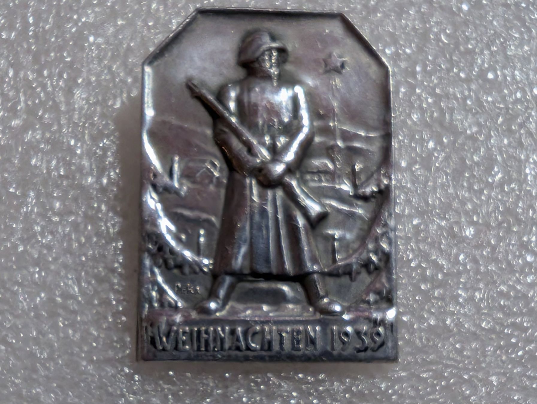 Plaketten & Abzeichen: Ansteckpin 240: Weihnachten – Gebraucht aus Oppligen von Pin-Fall-Shop